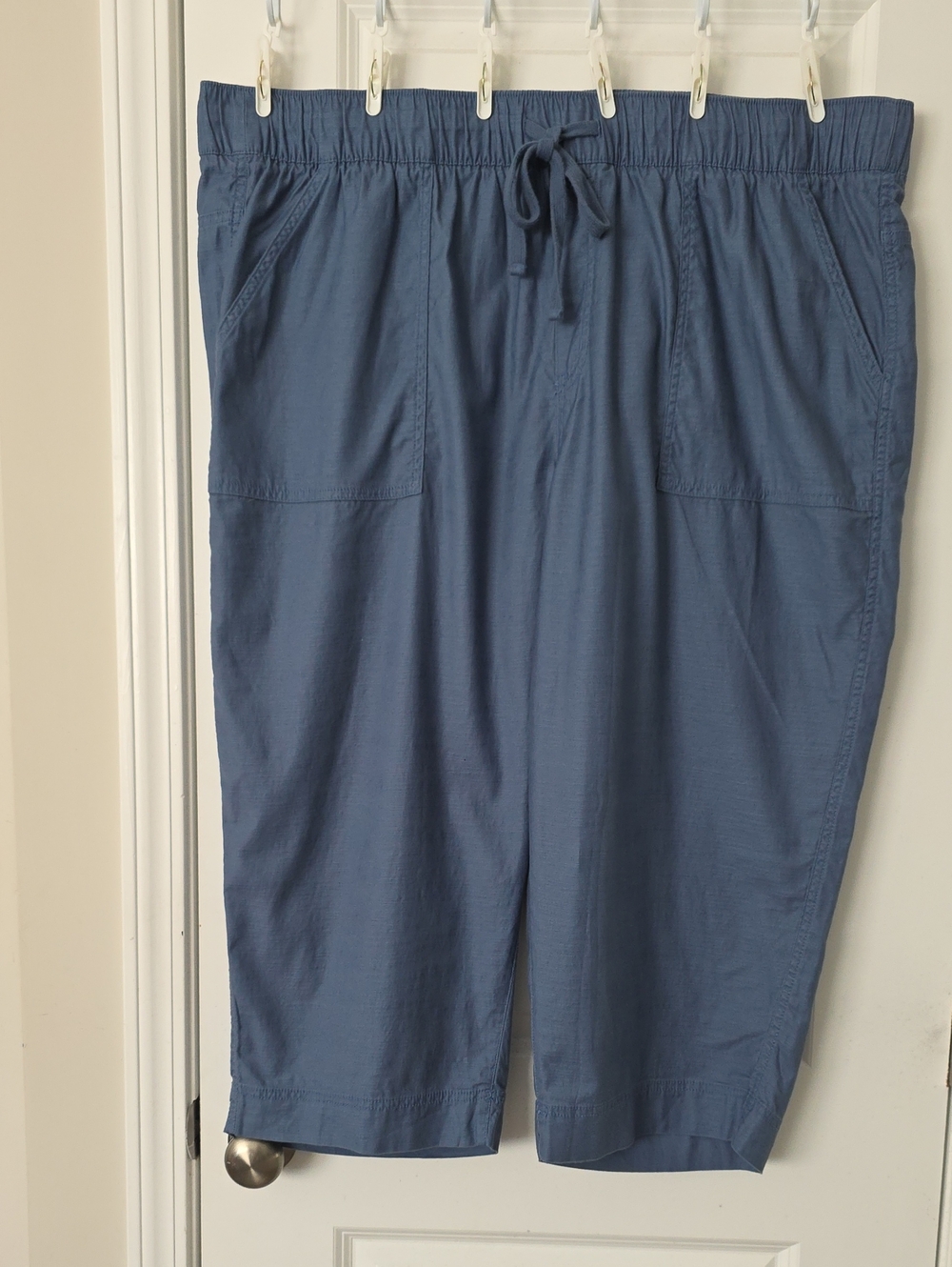 Lane Bryant Everslub Cargo Capri Pull On Pants